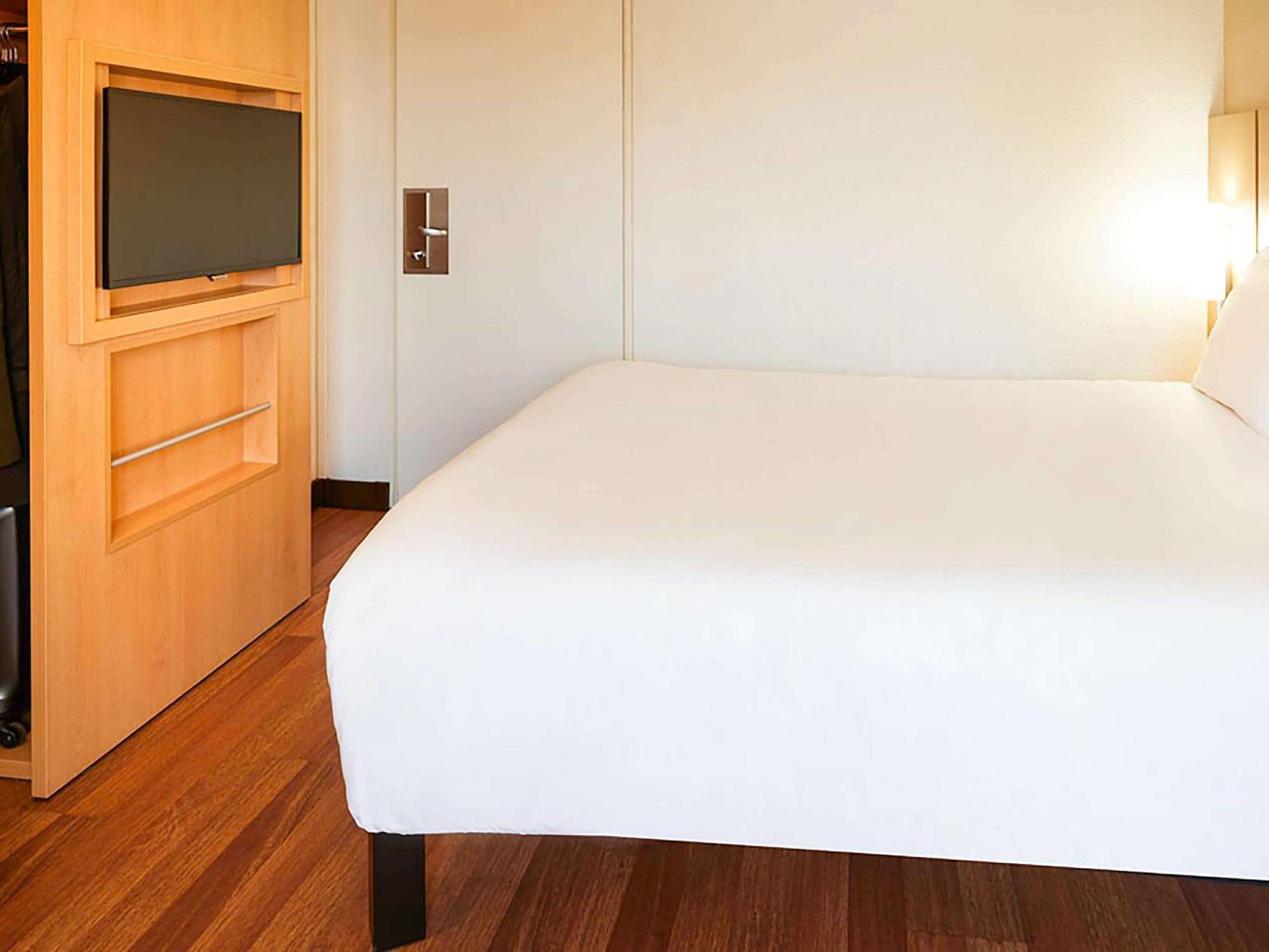 Hotel Ibis Centre 3*
